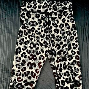 Men’s size medium 3/4 length Kapow Meggings in Leopard.